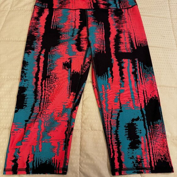 Fabletics, Define Mid-Rise Crop Legging, Medium, Heat Wave Print - Picture 4 of 5